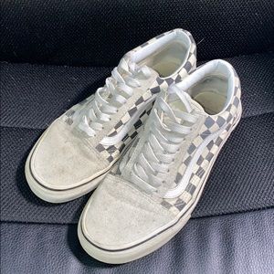 Men’s grey checkered vans